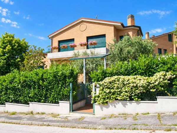 casa indipendente in vendita a Jesi