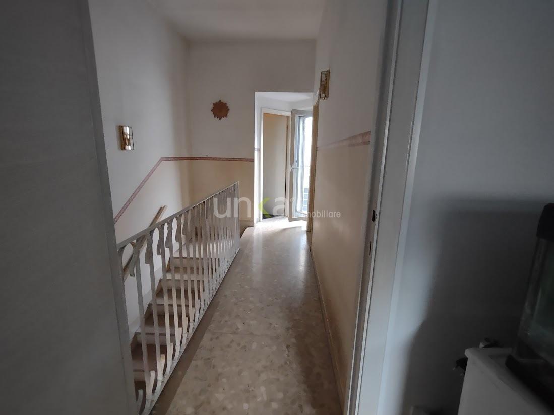 pentavano in vendita a Jesi