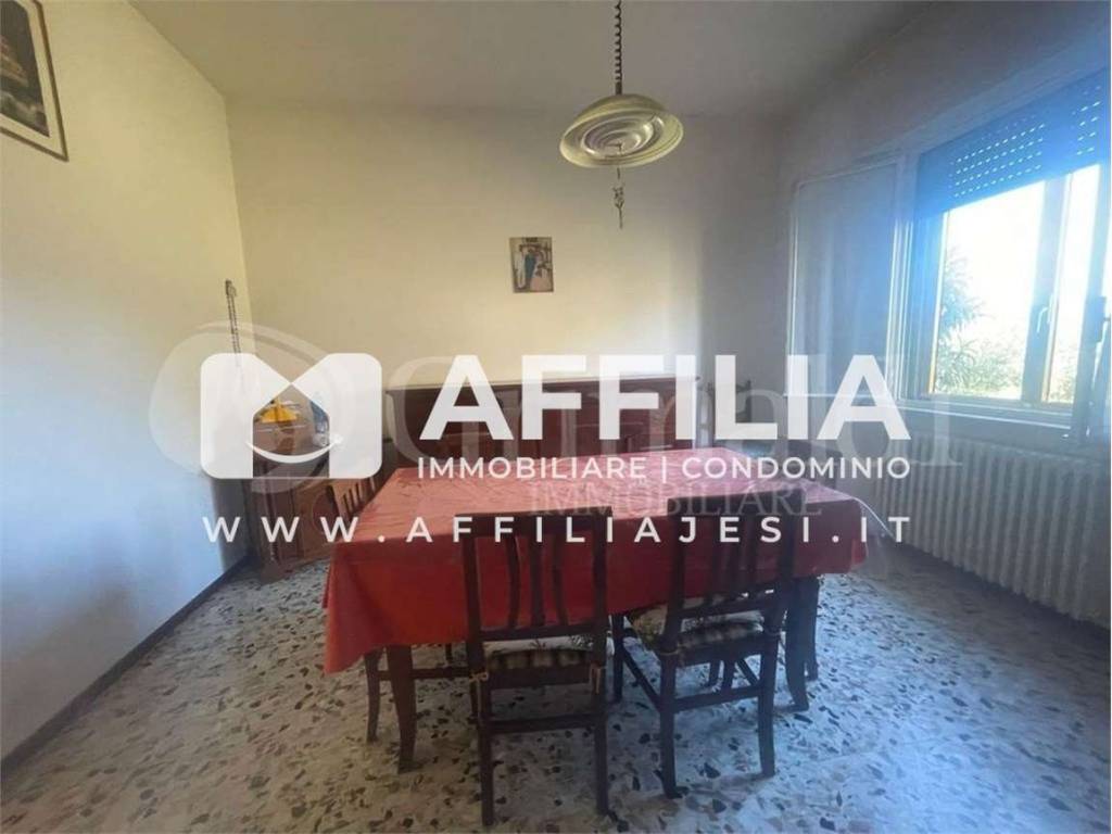 casa indipendente in vendita a Jesi