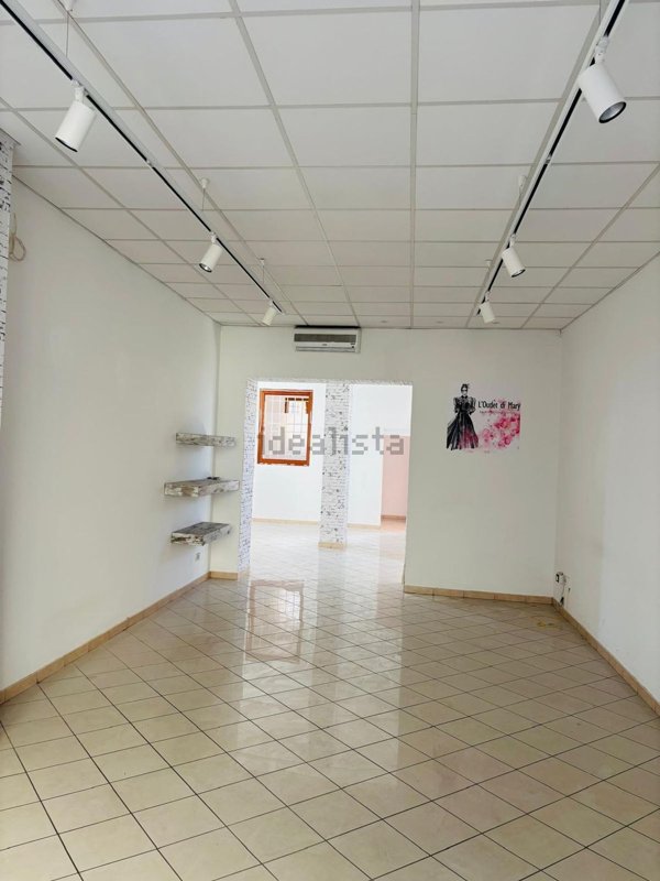 locale commerciale in vendita a Jesi