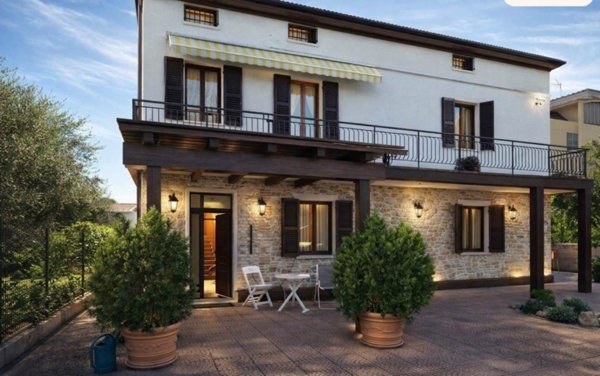 casa indipendente in vendita a Jesi