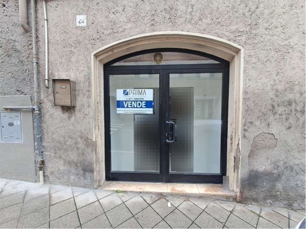 locale commerciale in vendita a Jesi