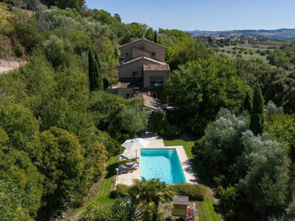 casa indipendente in vendita a Jesi
