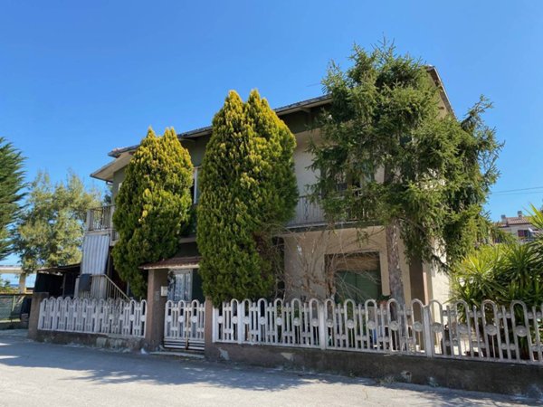 casa indipendente in vendita a Loreto