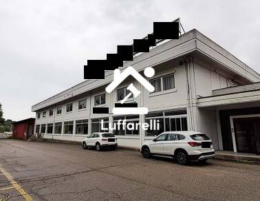 locale commerciale in vendita a Loreto