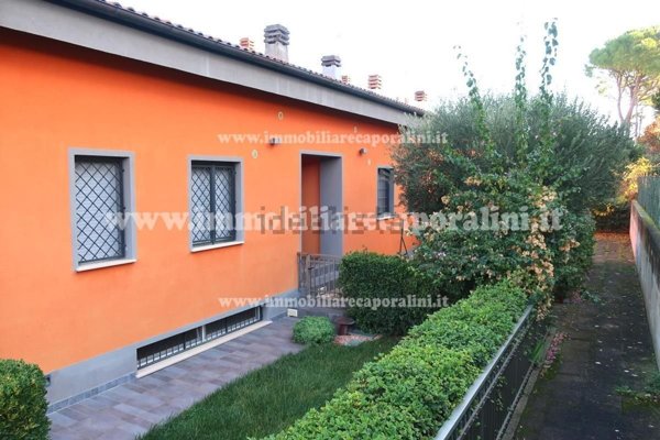 casa indipendente in vendita a Loreto