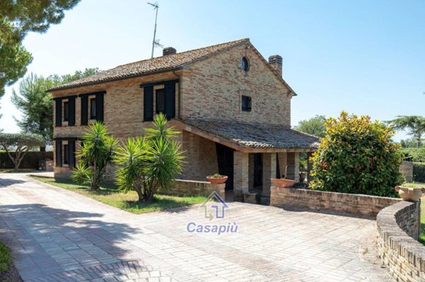casa indipendente in vendita a Loreto