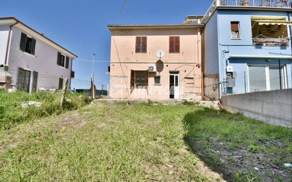 casa indipendente in vendita a Loreto