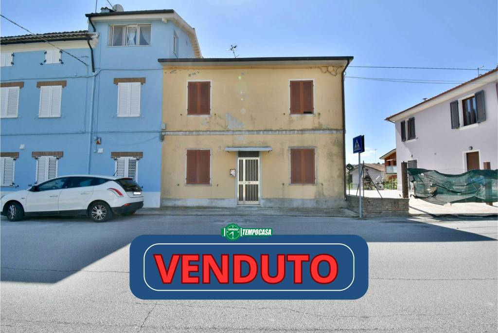 casa indipendente in vendita a Loreto