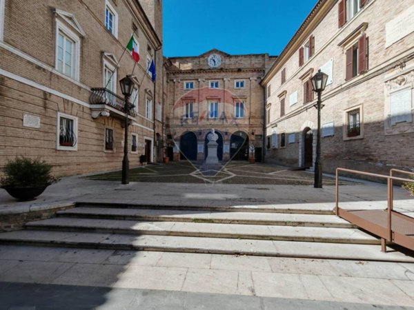 negozio in vendita a Loreto