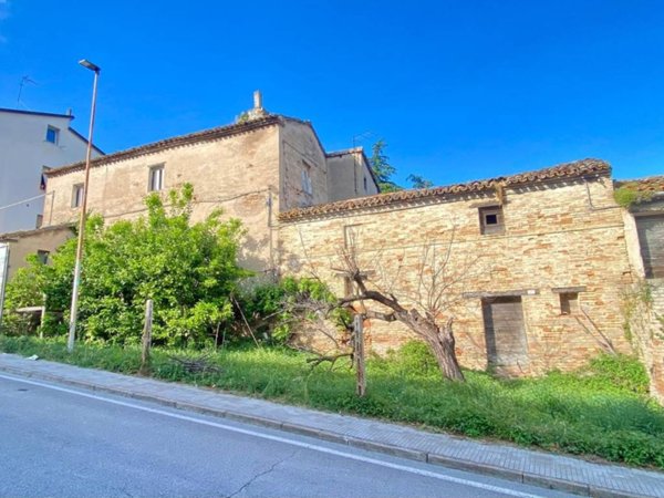 casale in vendita a Loreto