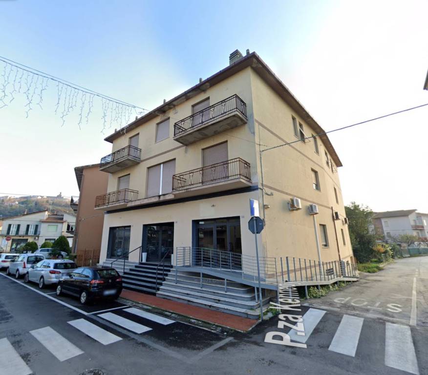 negozio in vendita a Loreto