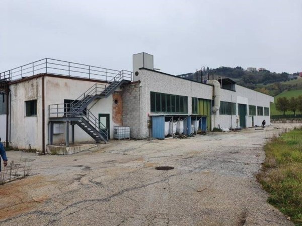 capannone in vendita a Loreto in zona Villa Musone
