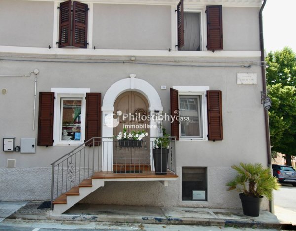 casa indipendente in vendita a Loreto