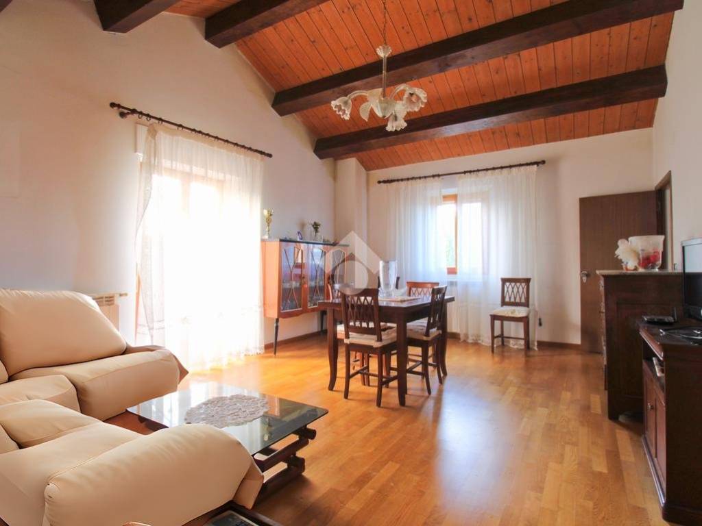 casa indipendente in vendita a Loreto in zona Villa Musone