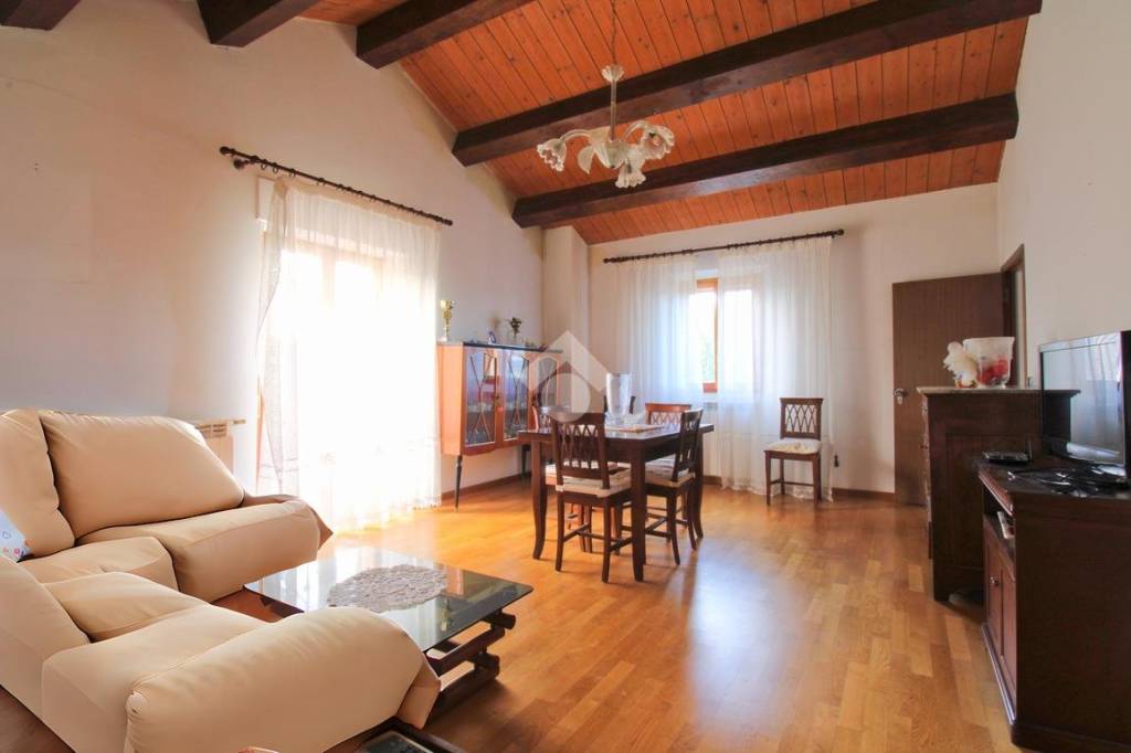 casa indipendente in vendita a Loreto in zona Villa Musone