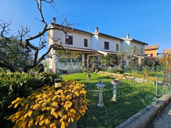 casa indipendente in vendita a Loreto