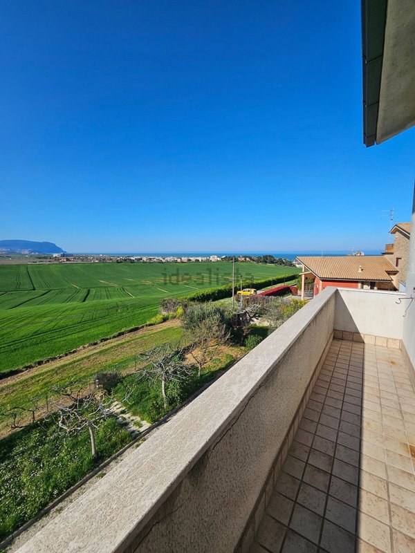 casa indipendente in vendita a Loreto