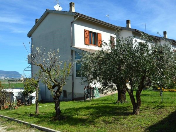 casa indipendente in vendita a Loreto