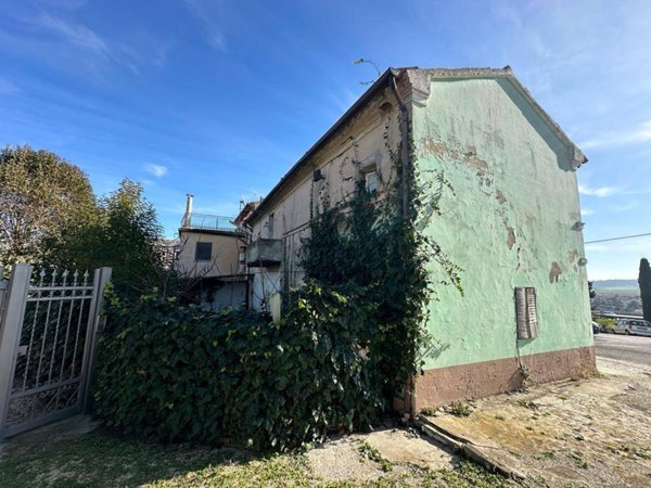 casa indipendente in vendita a Loreto