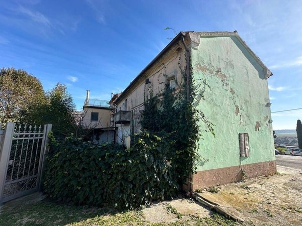 casa indipendente in vendita a Loreto