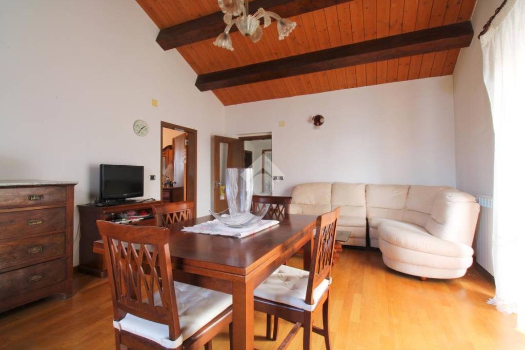 casa indipendente in vendita a Loreto in zona Villa Musone