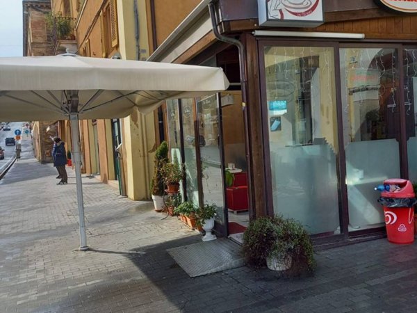 negozio in vendita a Loreto