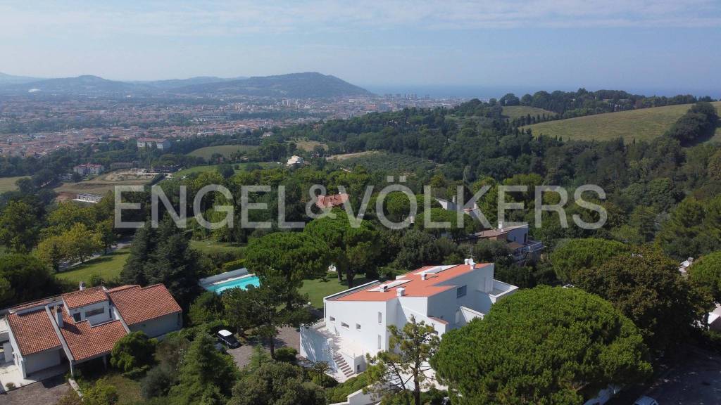 casa indipendente in vendita a Loreto