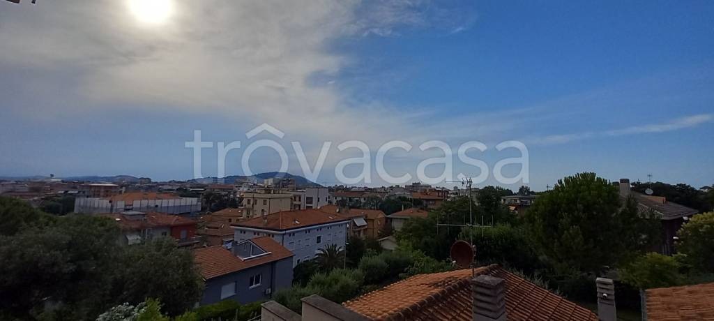 casa indipendente in vendita a Loreto