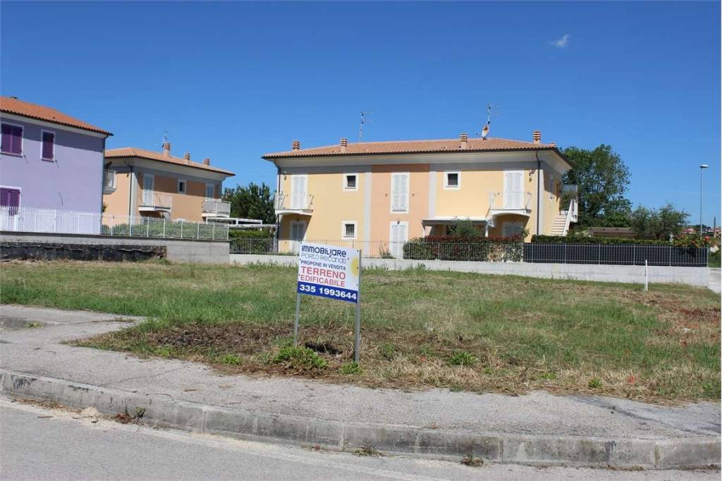 terreno agricolo in vendita a Loreto in zona Grotte