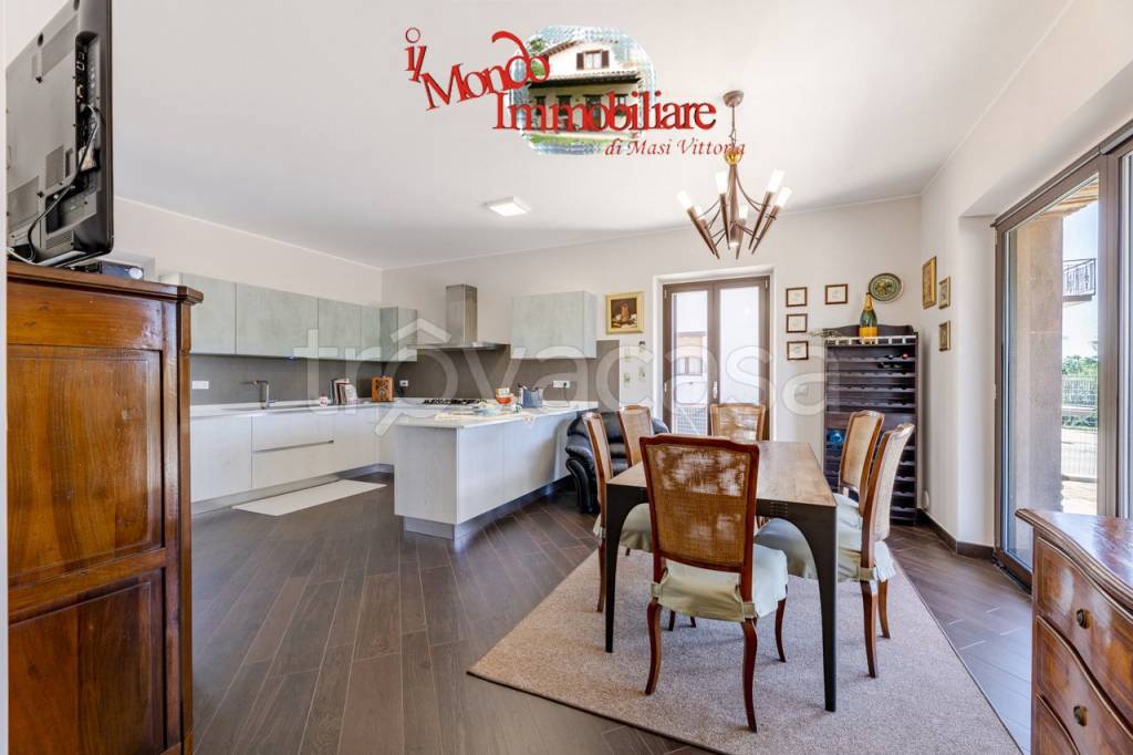 casa indipendente in vendita a Loreto