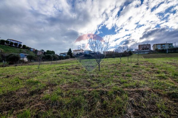 terreno edificabile in vendita a Loreto