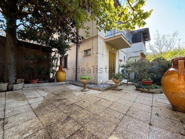 casa indipendente in vendita a Loreto in zona Villa Musone