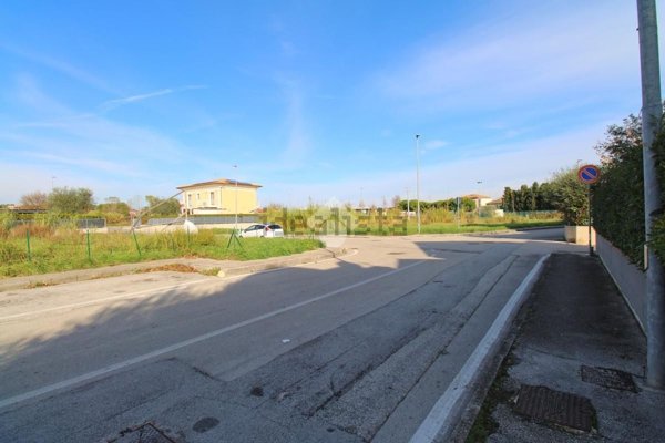 terreno edificabile in vendita a Loreto in zona Grotte