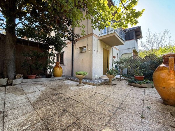 casa indipendente in vendita a Loreto in zona Villa Musone