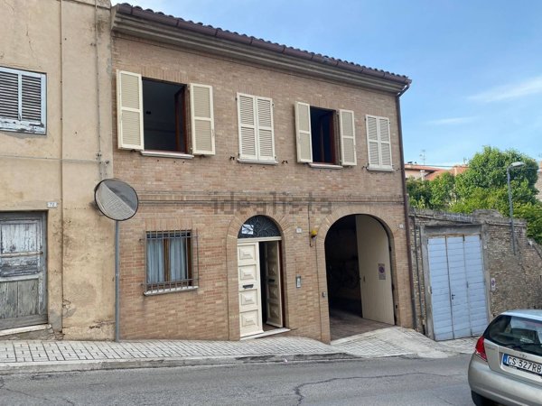 casa indipendente in vendita a Loreto