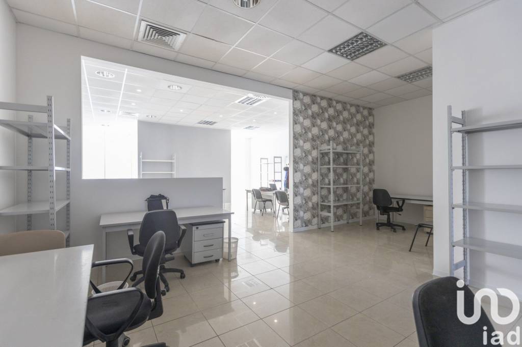 ufficio in vendita a Loreto in zona Grotte