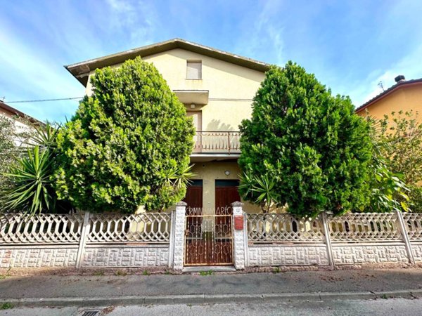 casa indipendente in vendita a Loreto