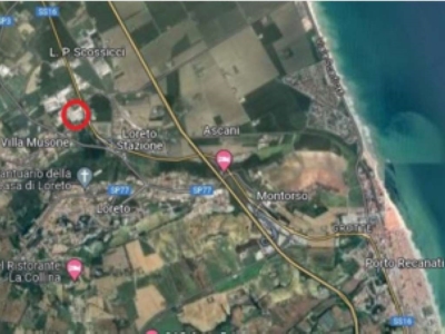 casa indipendente in vendita a Loreto