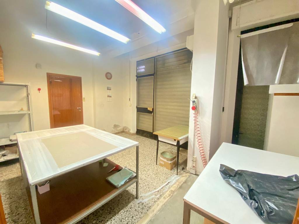 negozio in vendita a Loreto