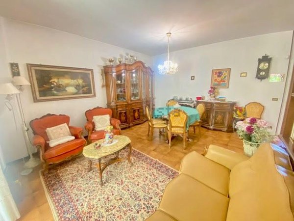 casa indipendente in vendita a Loreto