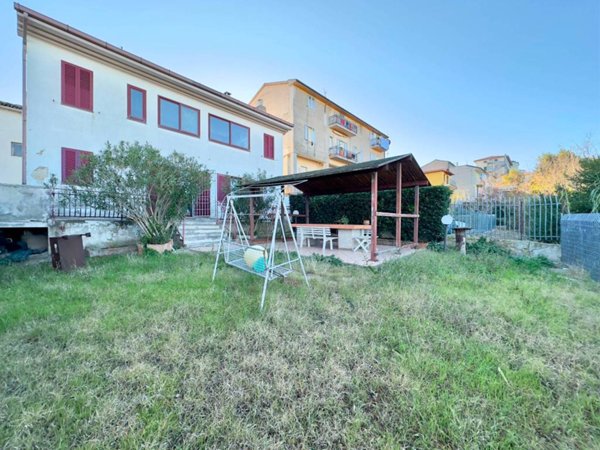 locale di sgombero in vendita a Loreto