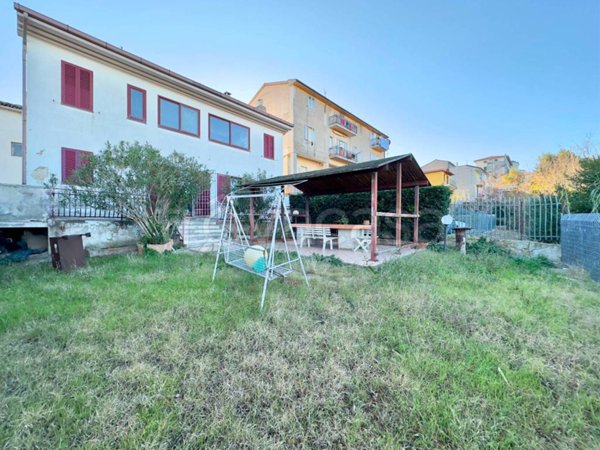 locale di sgombero in vendita a Loreto