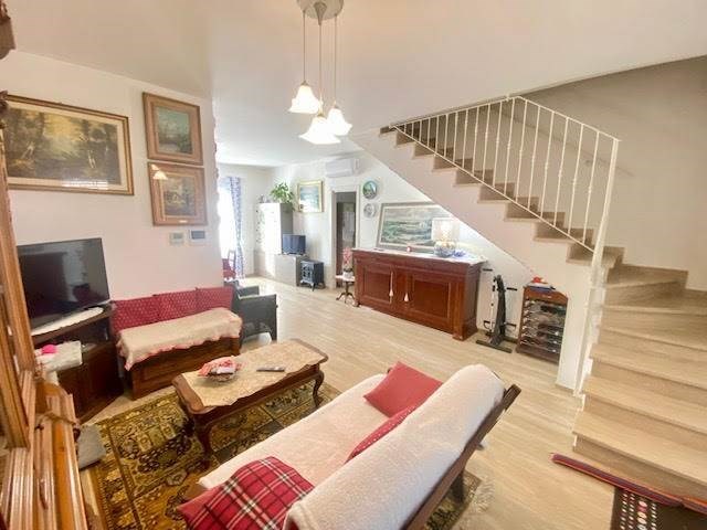 casa indipendente in vendita a Loreto in zona Villa Musone