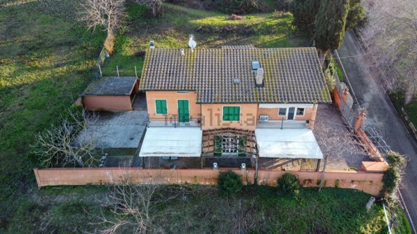 casa indipendente in vendita a Loreto