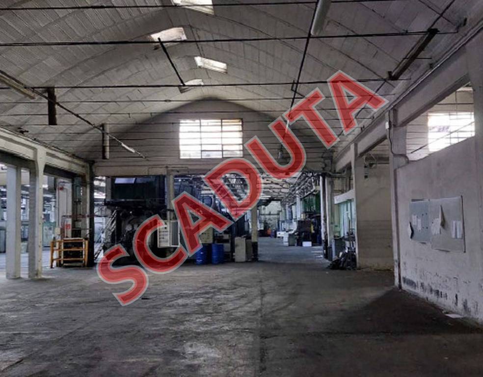 locale commerciale in vendita a Loreto