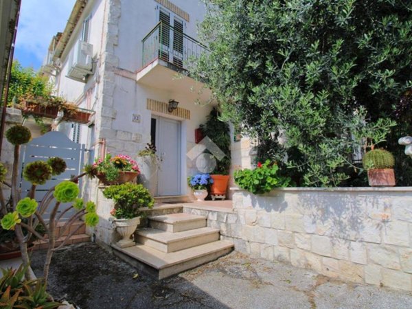 casa indipendente in vendita a Loreto