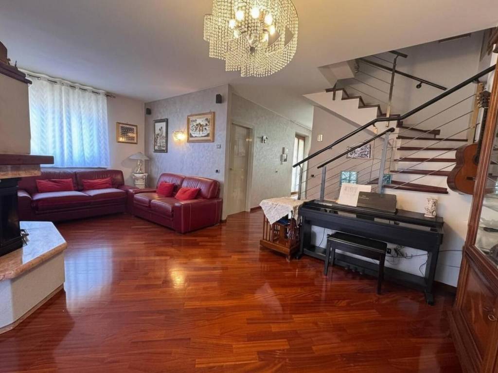 casa indipendente in vendita a Loreto in zona Villa Musone