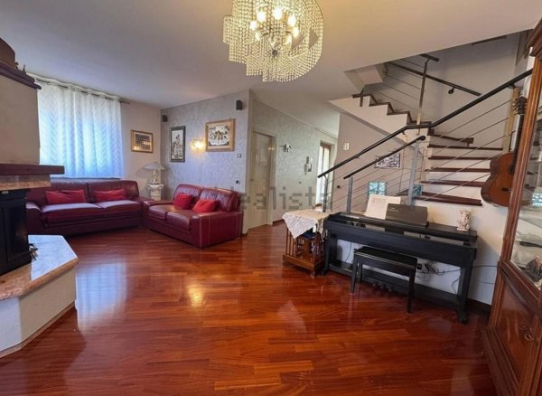 casa indipendente in vendita a Loreto in zona Villa Musone