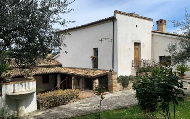 casa indipendente in vendita a Loreto